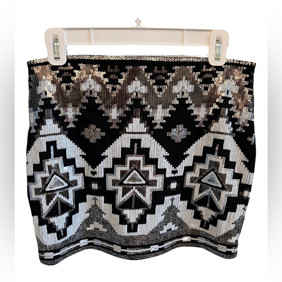 NWOT Express Aztec Sequin Mini Skirt Black White & Gray Size XS - Picture 2 of 5